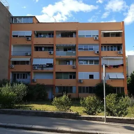 Nice On Quite Location Near City Center Apartamento